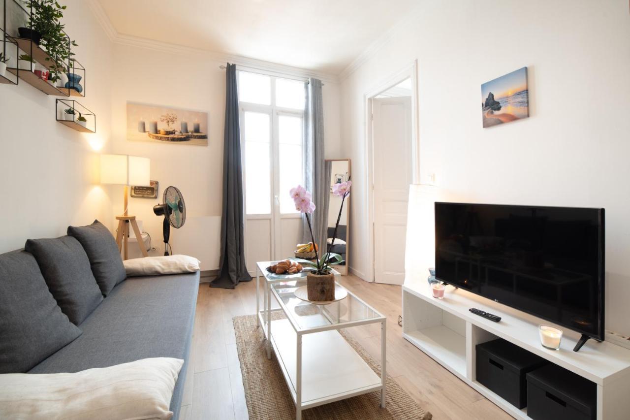 Private Independant Flat - Lourdes City Center - 2 Balconies Exterior foto